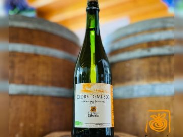 🍾Nous retrouvons cette fois-ci un autre incontournable de la Maison Séhédic, tout en rondeur : notre Demi-sec classique. 

Cette cuvée située à mi-chemin...