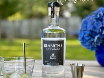 🍹 La Caïpirinha revisitée par la Maison Séhédic

Dans cette version raffinée, la cachaça laisse place à notre Blanche, une eau-de-vie de cidre aux arômes...