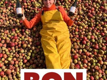 Pamela a trouvé son paradis… un tas de pommes 🍏
Et elle vous attend à Paris pour le @salondubon 

Du 18 au 20 octobre 2025, retrouvez-la à la Grande Halle de...