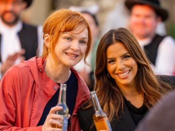 English below

🍎 Passionnée de gastronomie et de découvertes culinaires, @evalongoria a a fait escale en Bretagne pour explorer les saveurs du terroir...