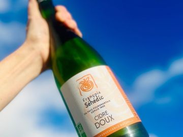 🍎 3 juin | Journée mondiale du cidre 🍎

À l'occasion de la Journée mondiale du cidre, nous souhaitons mettre à l'honneur ce qui fait l'identité de nos cuvées...