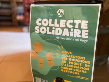 ♻️ Vos bouchons ont un rôle à jouer

Depuis quelques temps, un bac de collecte de bouchons en liège vous attend directement chez nous.

Chaque bouchon...