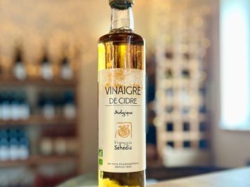 Chez Cidre Séhédic, la pomme à cidre ne s'exprime pas uniquement à travers nos cidres. 🍎

Nous élaborons également un vinaigre de cidre bio, issu de notre...
